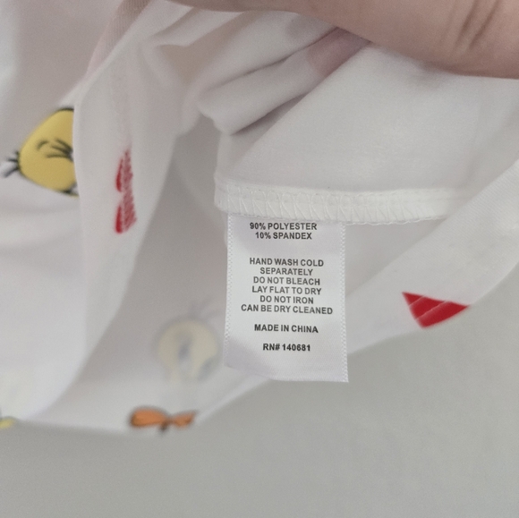 NWOT Unique Vintage Looney Tunes Cropped Tshirt Size Small - Picture 5 of 5